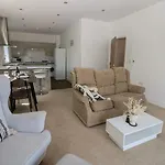 Apartamento Sea View - 2 Bedrooms - Sleeps 4