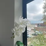 Sea View - 2 Bedrooms - Sleeps 4 *