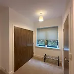 Sea View - 2 Bedrooms - Sleeps 4 *