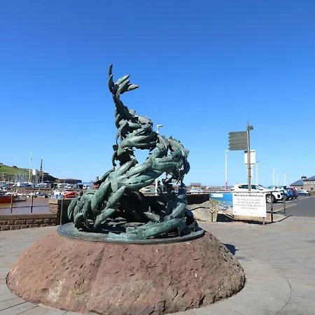 Sea View - 2 Bedrooms - Sleeps 4 *