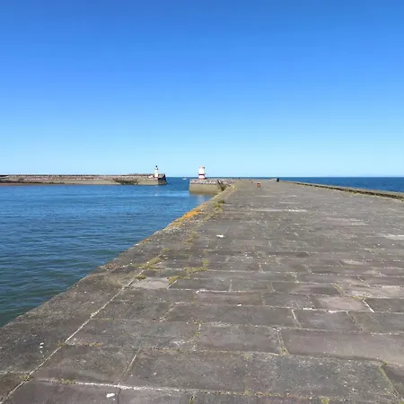 Sea View - 2 Bedrooms - Sleeps 4