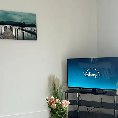 Sea View - 2 Bedrooms - Sleeps 4 Apartment *