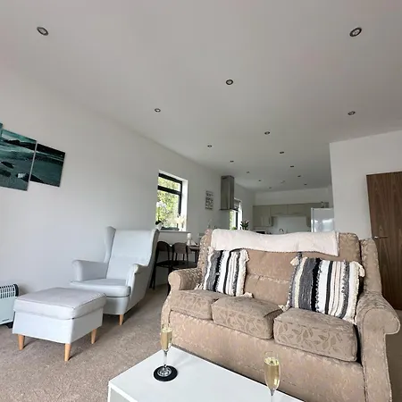 Sea View - 2 Bedrooms - Sleeps 4 *