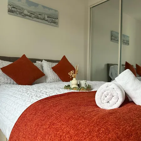 Sea View - 2 Bedrooms - Sleeps 4 *