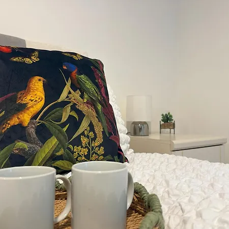 Sea View - 2 Bedrooms - Sleeps 4 *