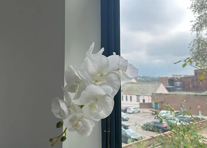 Sea View - 2 Bedrooms - Sleeps 4 *