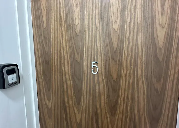 Sea View - 2 Bedrooms - Sleeps 4