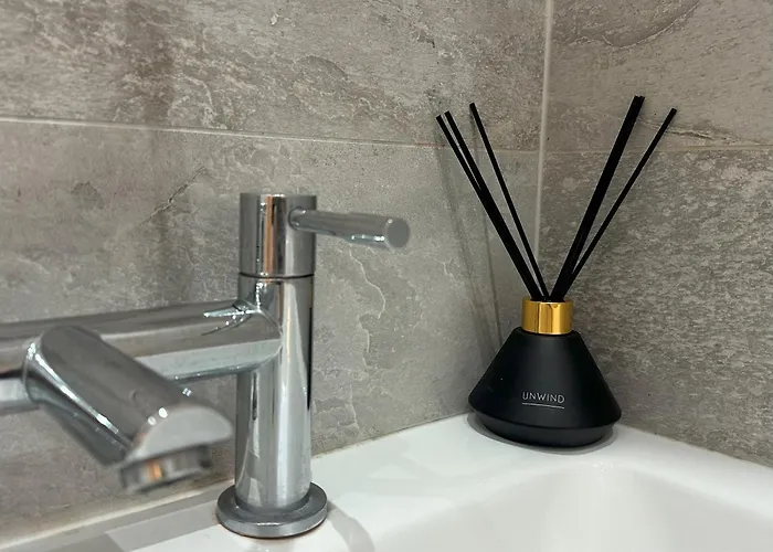 Sea View - 2 Bedrooms - Sleeps 4 *